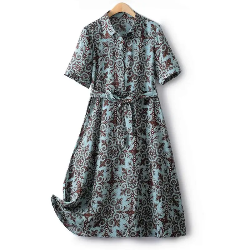 Elegant summer dress for women featuring a trendy vintage design with a turn-down collar, made from soft chiffon fabric.