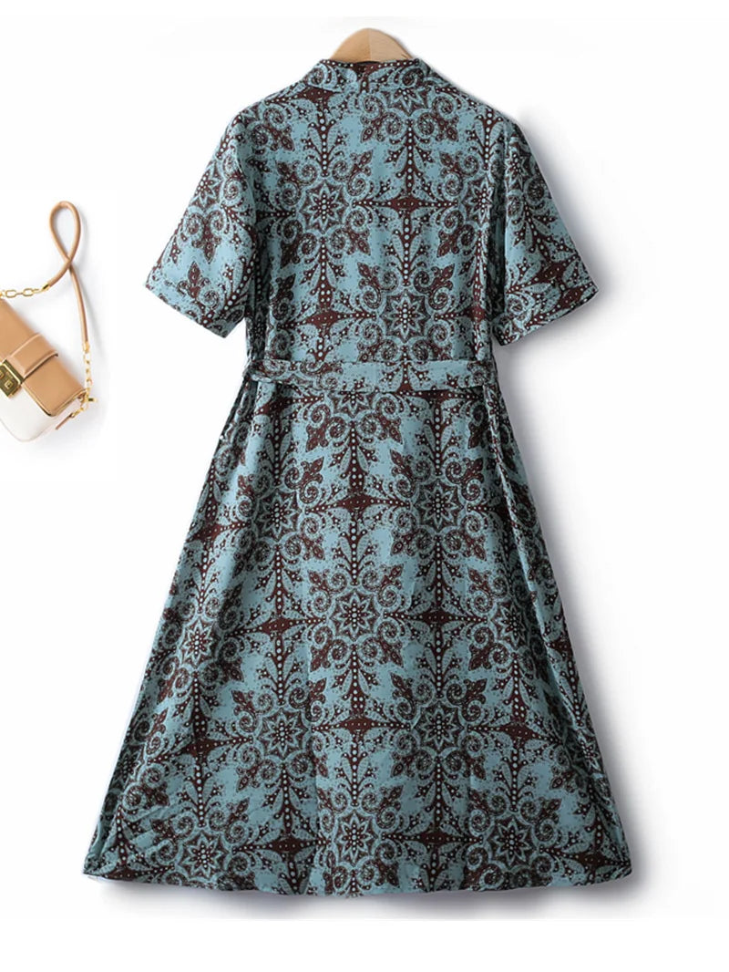 Elegant summer dress for women featuring a trendy vintage design with a turn-down collar, made from soft chiffon fabric.