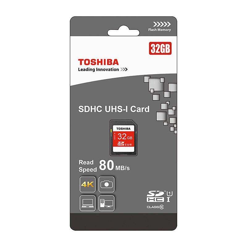 TOSHIBA 32GB SDHC USH-1 Card showcasing its compact design and storage capacity.