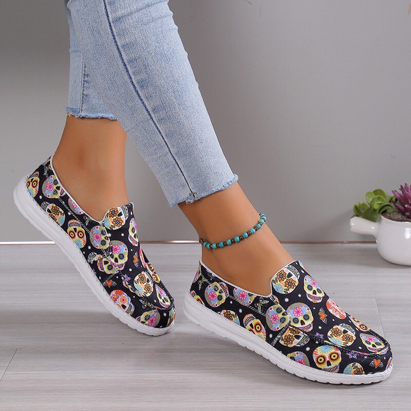 A pair of stylish Women Shoes Basic Flat Shoes in canvas material with a round toe design, perfect for casual wear.