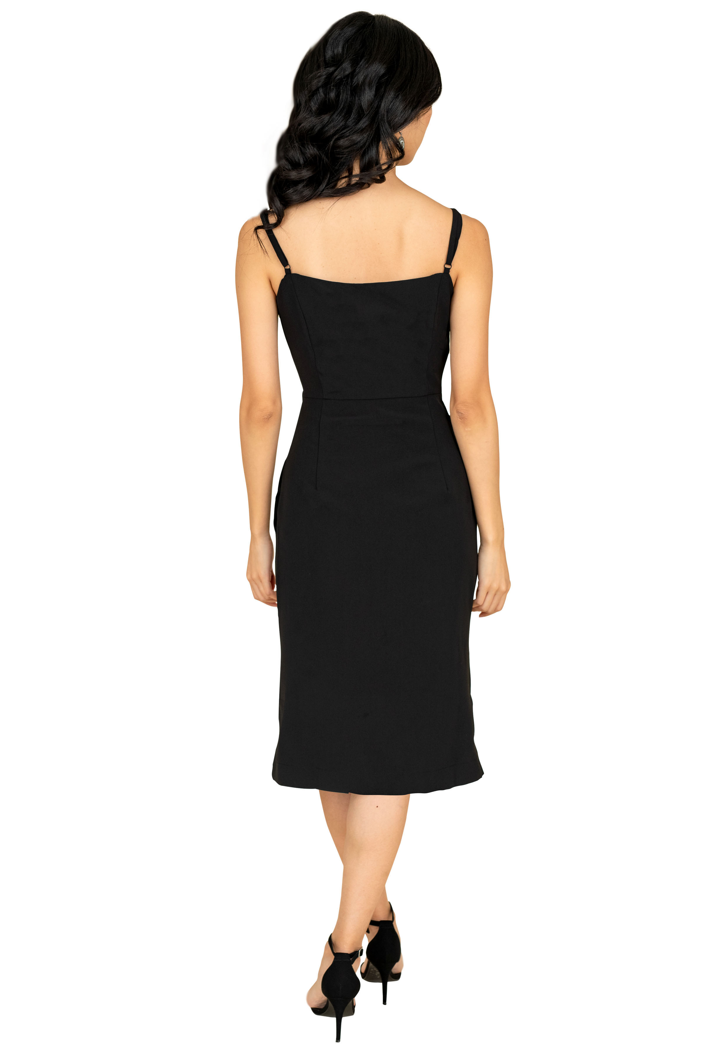 A stylish Camisole Pockets Dress featuring a square neckline, adjustable spaghetti straps, and convenient side pockets, perfect for summer outings.