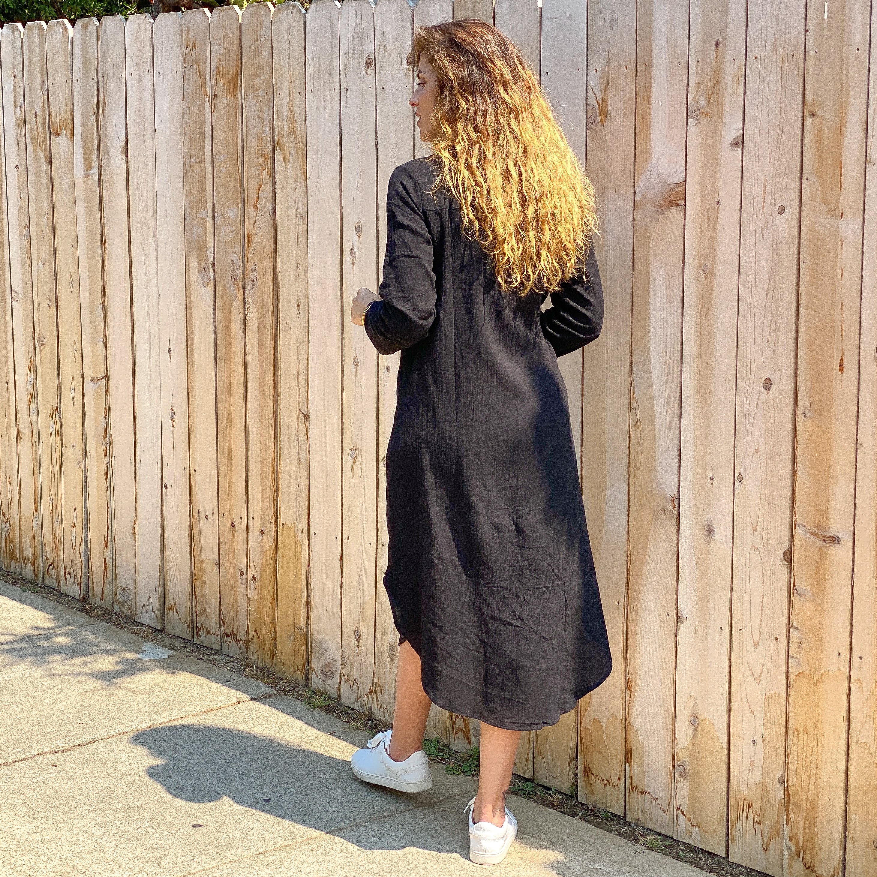 A stylish black Della shirt dress made of lightweight cotton-voile, featuring adjustable buttons and a loose fit, perfect for any occasion.