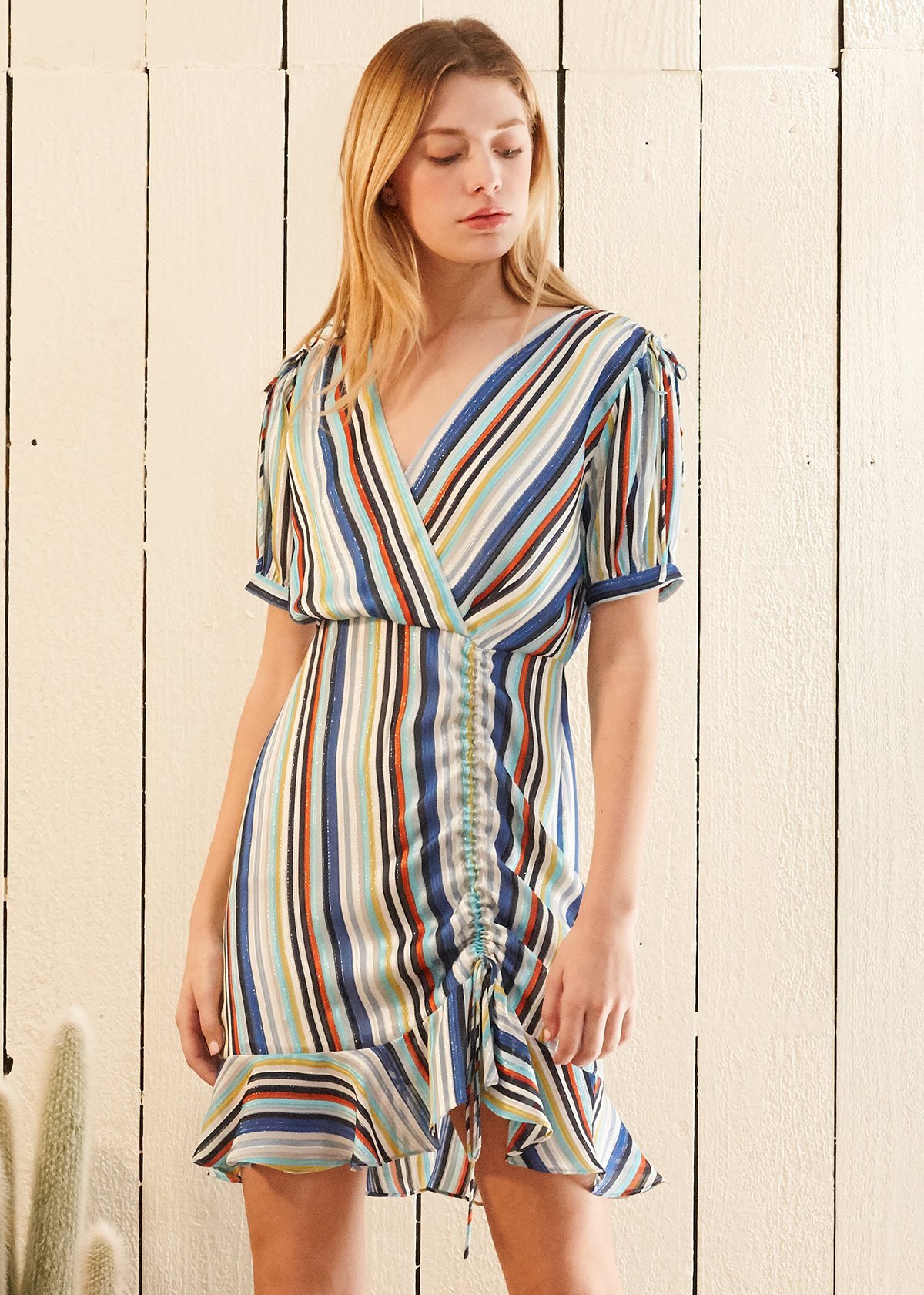 Multi-color ruched dress featuring adjustable side gathering, bow tie shoulder straps, and puffy sleeves, perfect for summer outings.