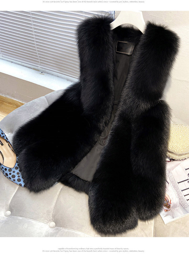 Elegant faux fur sleeveless vest jacket in a stylish design, perfect for autumn and winter wear.