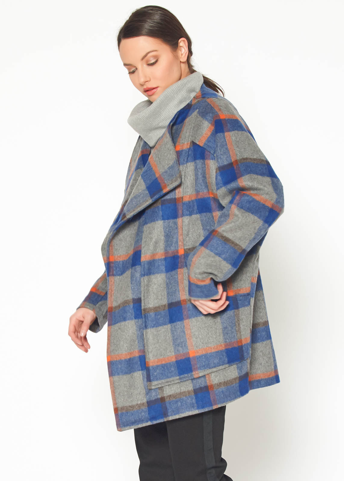 A stylish Women's Wool Blended Oversized Coat displayed on a mannequin, showcasing its cozy fabric and oversized fit.