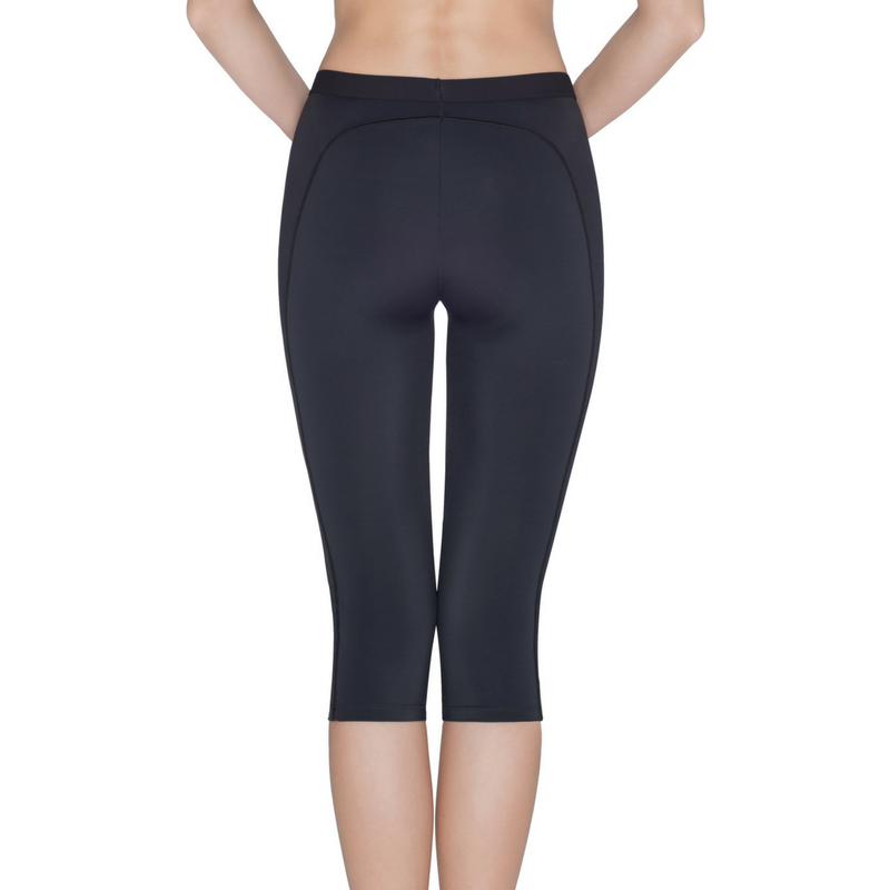 Lauma Active Capri Leggings in black, showcasing a comfortable fit and elastic fabric, perfect for workouts and yoga.