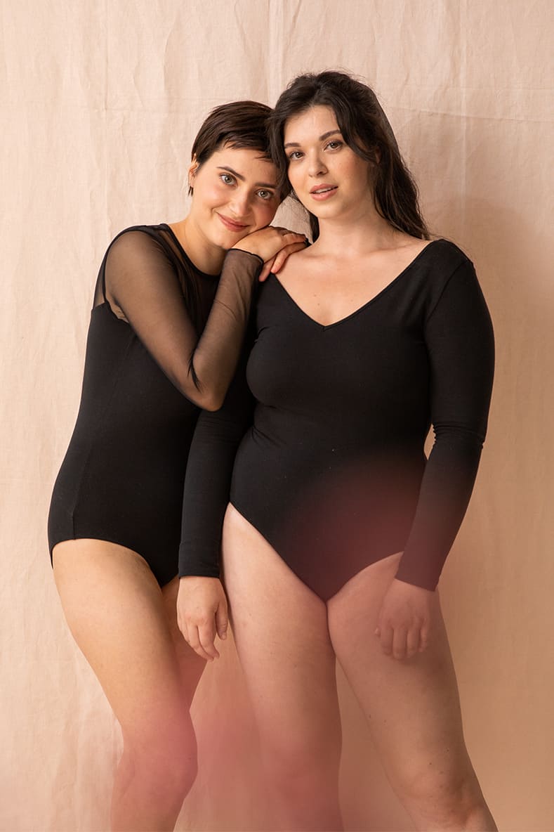 Body Loma avec décolleté V élégant, fabriqué en Tencel doux et élastique, idéal pour un look chic et confortable.