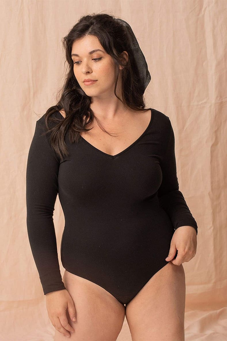 Body Loma avec décolleté V élégant, fabriqué en Tencel doux et élastique, idéal pour un look chic et confortable.