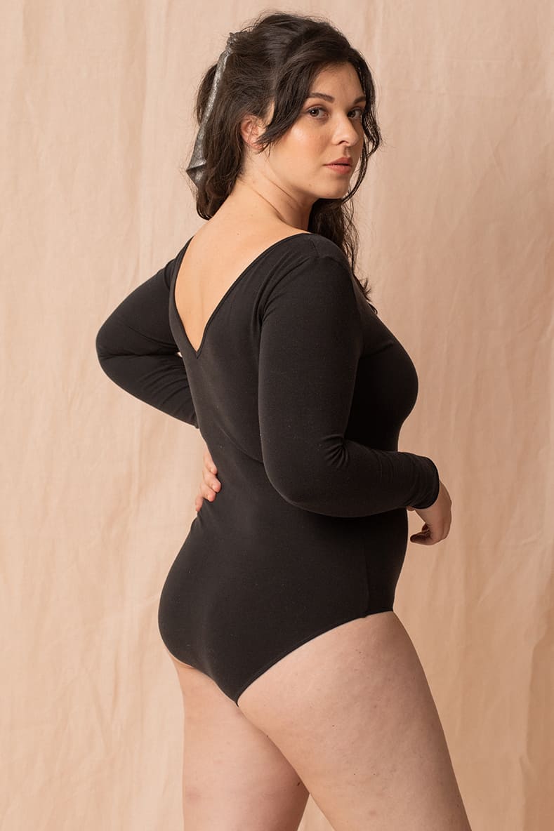 Body Loma avec décolleté V élégant, fabriqué en Tencel doux et élastique, idéal pour un look chic et confortable.