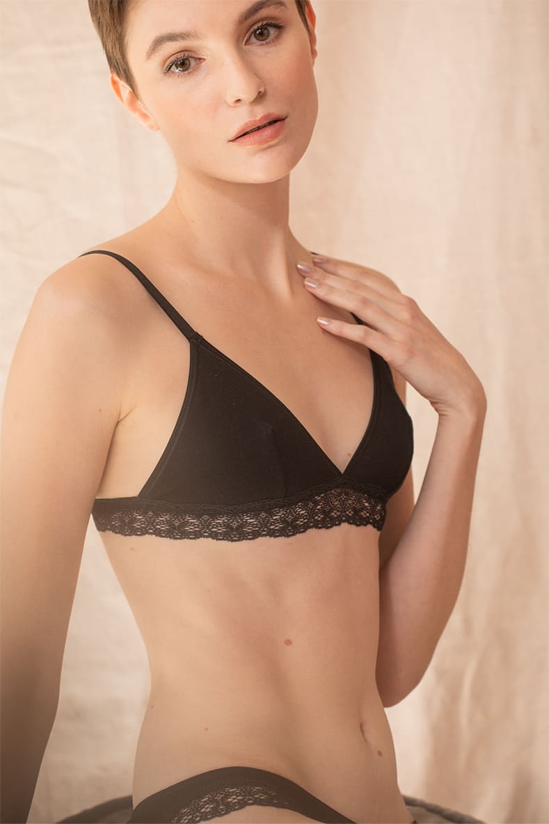 Soutien-gorge Casamance en coton bio avec dentelle italienne, design élégant et sans armatures pour un confort optimal.