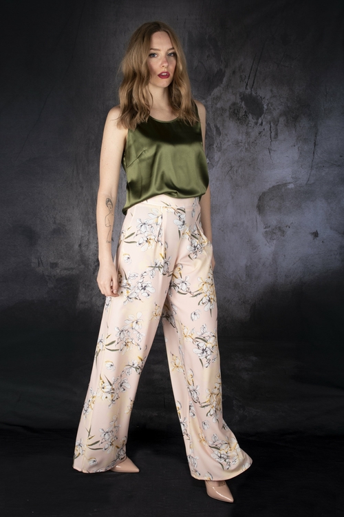 A pair of stylish Square Pants featuring a modern square design, available in various colors.