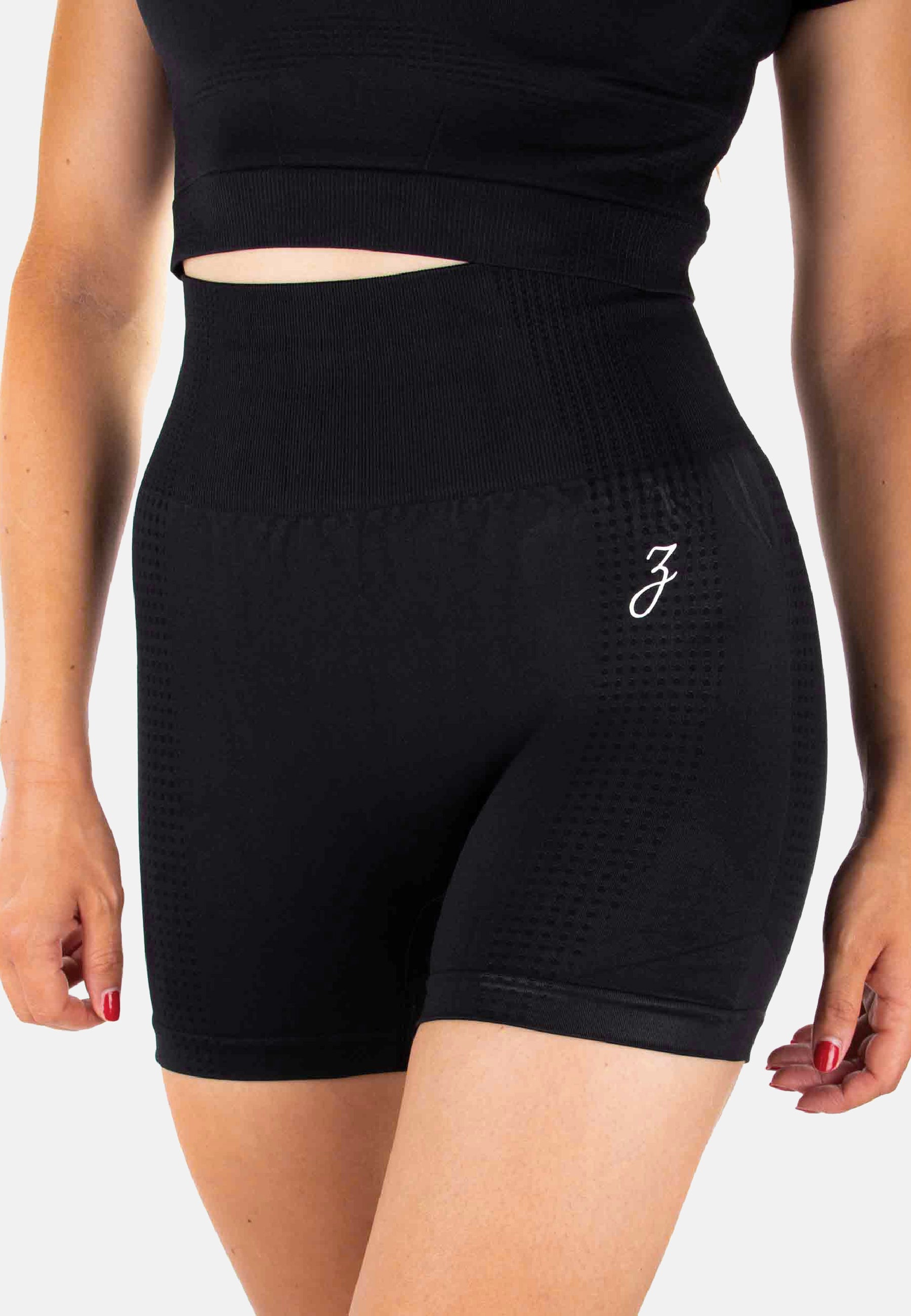 Schwarze Damen Shorts Dynamic, körperbetont und sportlich, ideal für Freizeit und Sport.