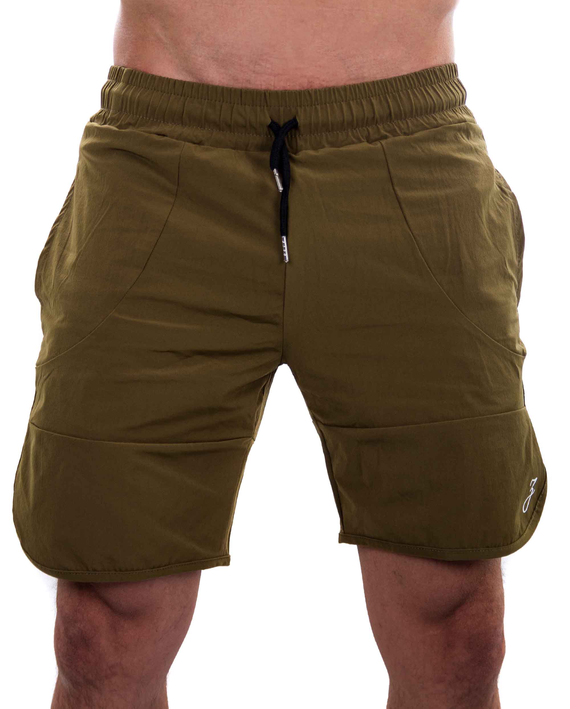 Stylische grüne Herren Shorts aus der DYNAMIC Kollektion, ideal für Sport und Freizeit, aus Polyester und Spandex gefertigt.