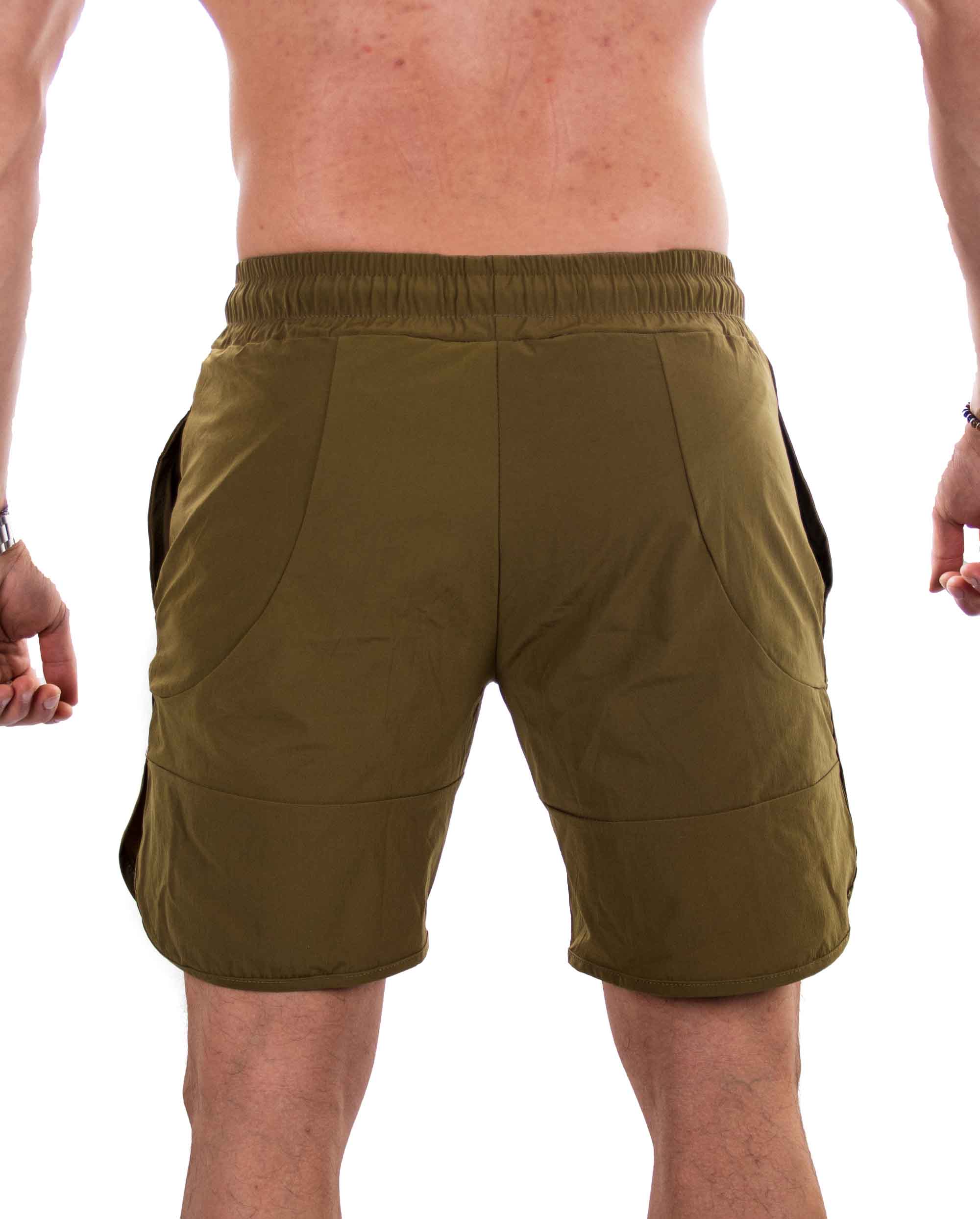 Stylische grüne Herren Shorts aus der DYNAMIC Kollektion, ideal für Sport und Freizeit, aus Polyester und Spandex gefertigt.