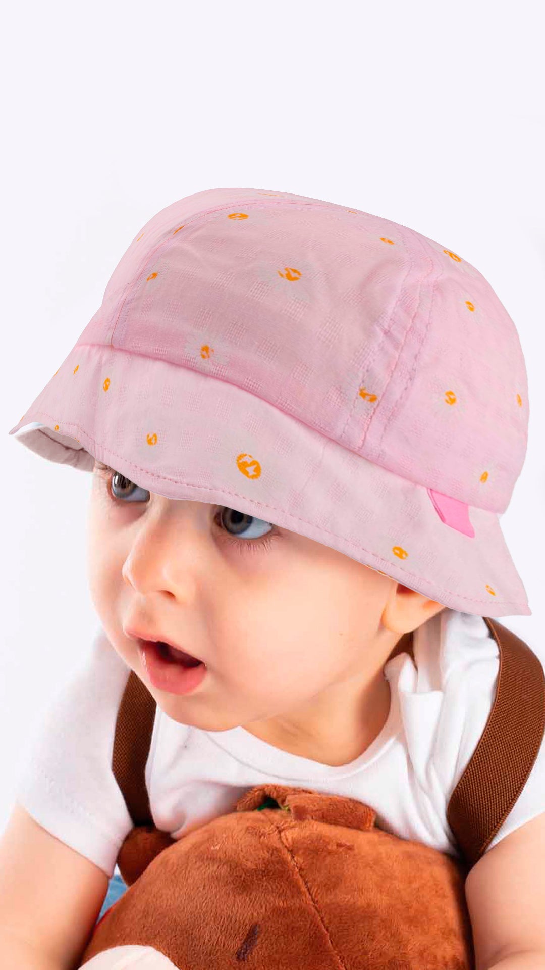 Breathable overall print kids cap in white, designed for ages 4-8, perfect for sun protection at the beach or pool.