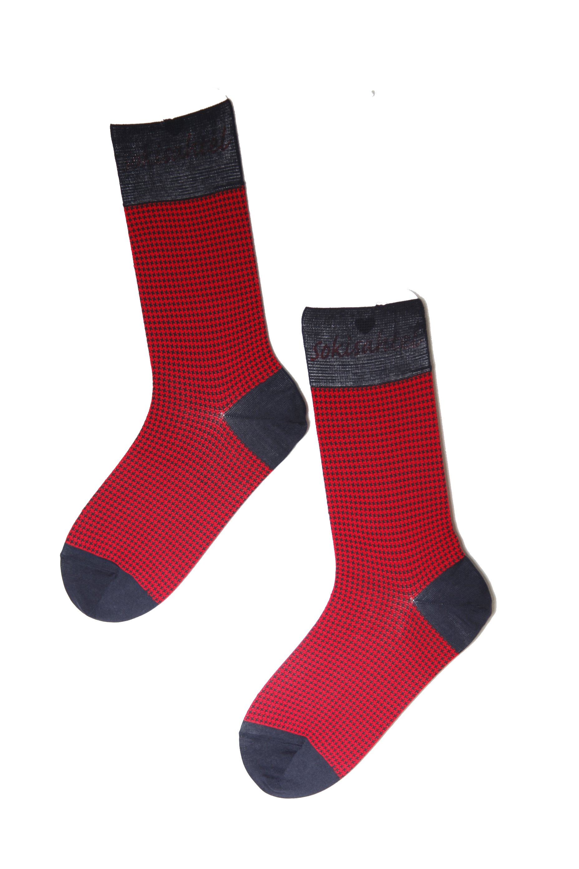 CECAR men's red suit socks displayed elegantly, showcasing their vibrant color and quality fabric.