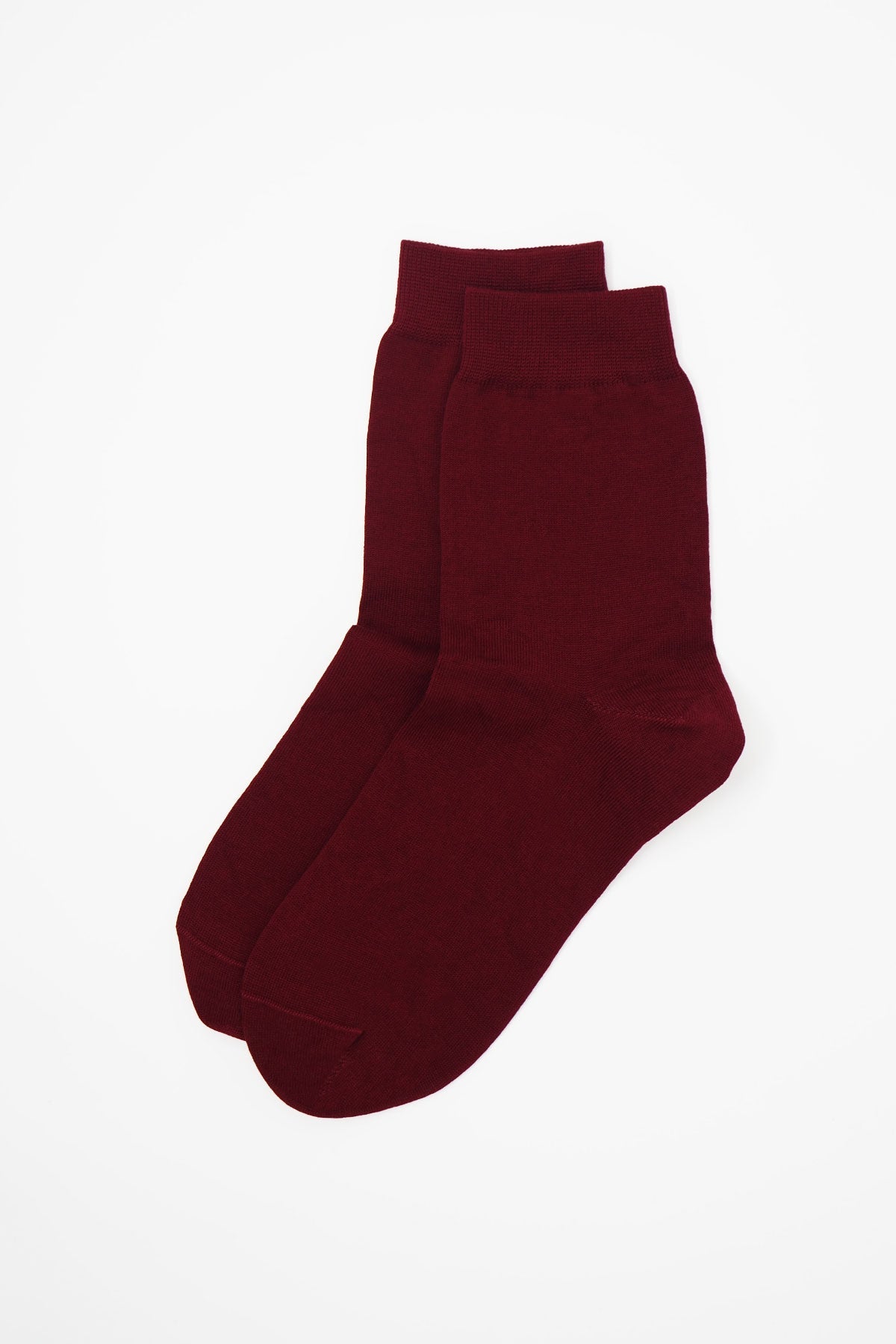 A pair of luxurious burgundy women's socks made from Mercerised Egyptian cotton, featuring a seamless toe design.