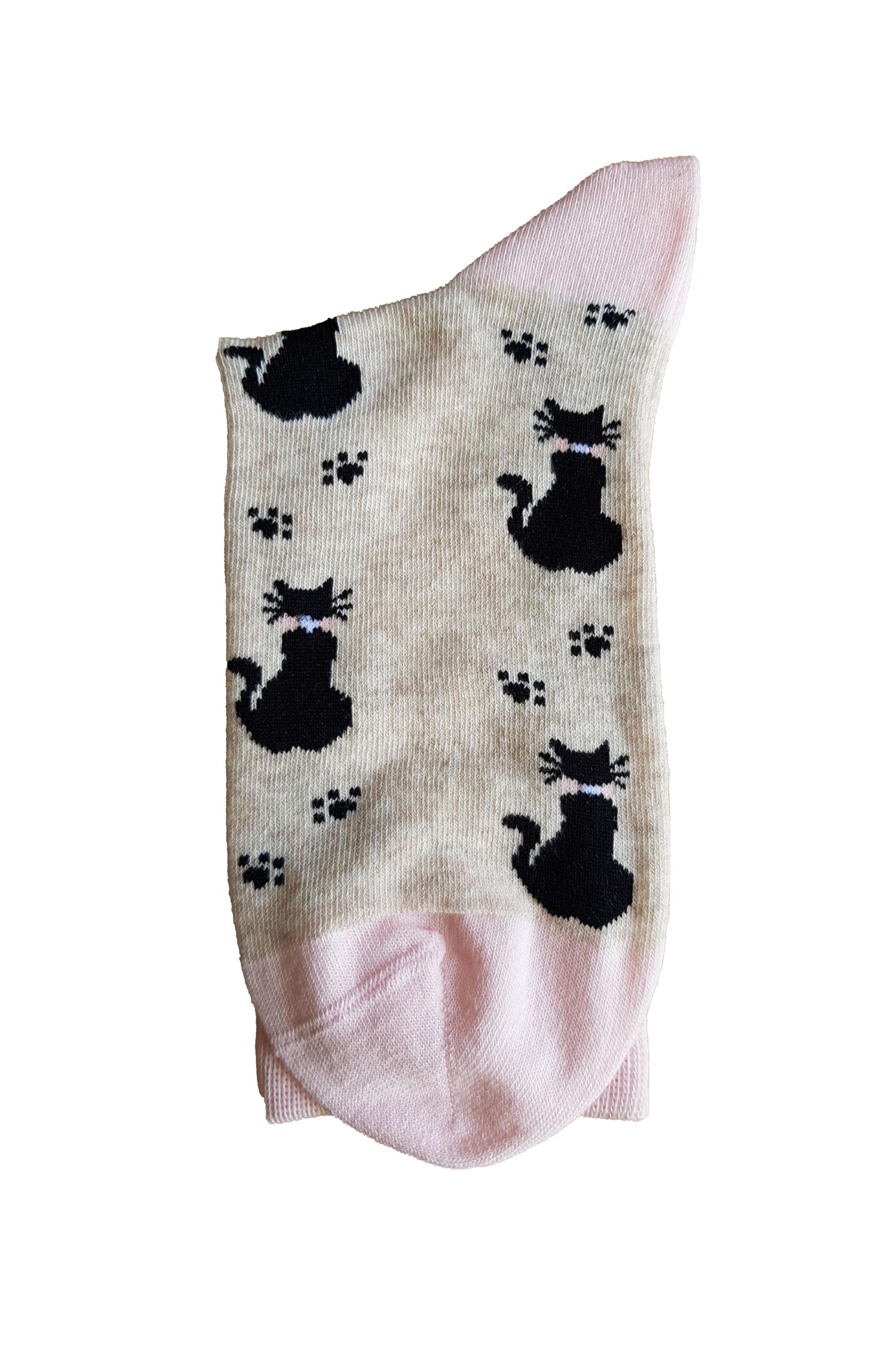 DRAMA QUEEN cotton socks featuring a cute knitted cat pattern and bold text, perfect for stylish wearers.