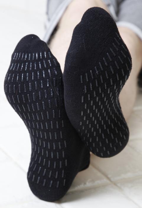 FINN men's black anti-slip socks featuring a soft cotton blend and textured grips on the soles for enhanced safety and comfort.