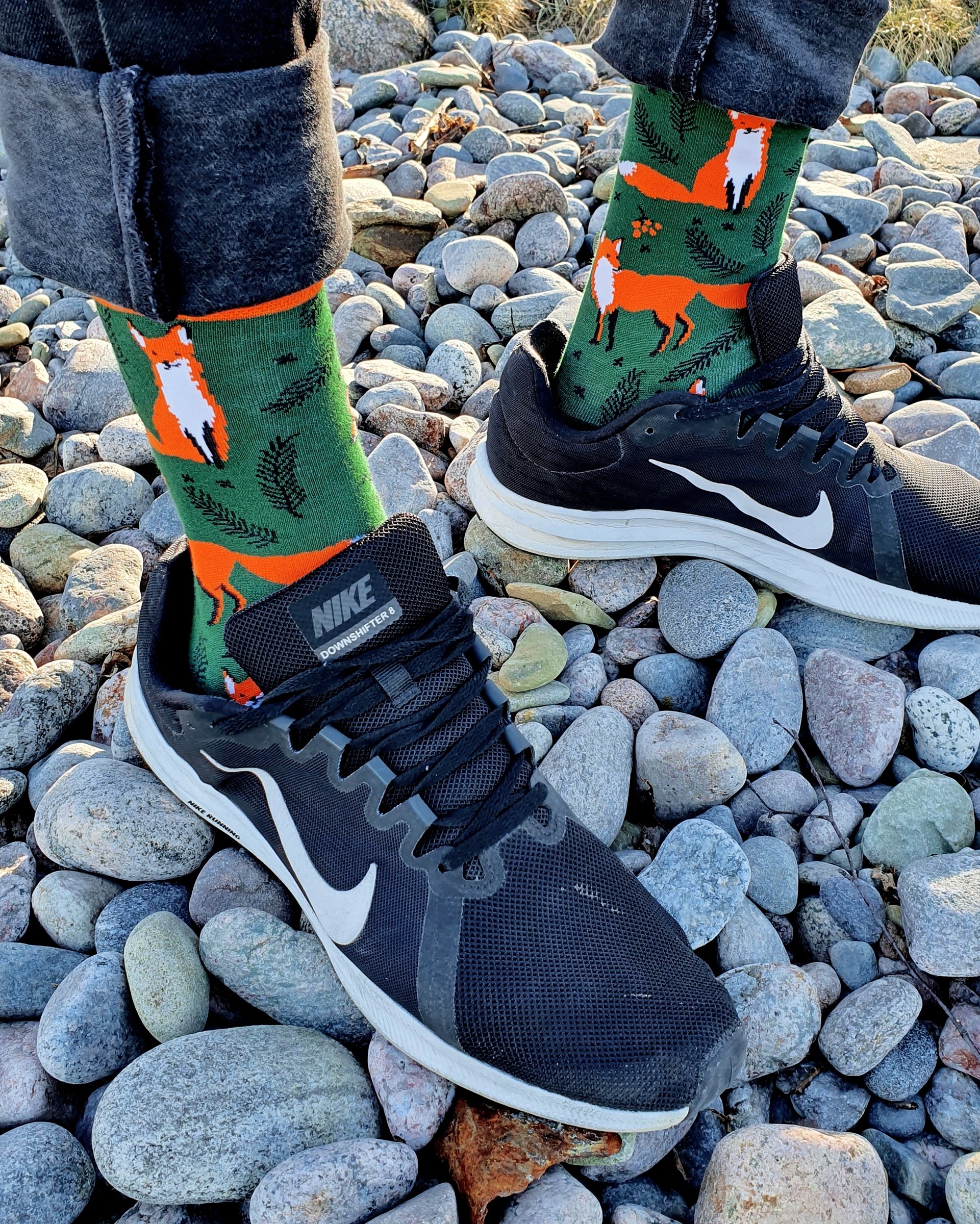 A pair of dark green cotton socks featuring a playful knitted fox pattern, suitable for both men and women.