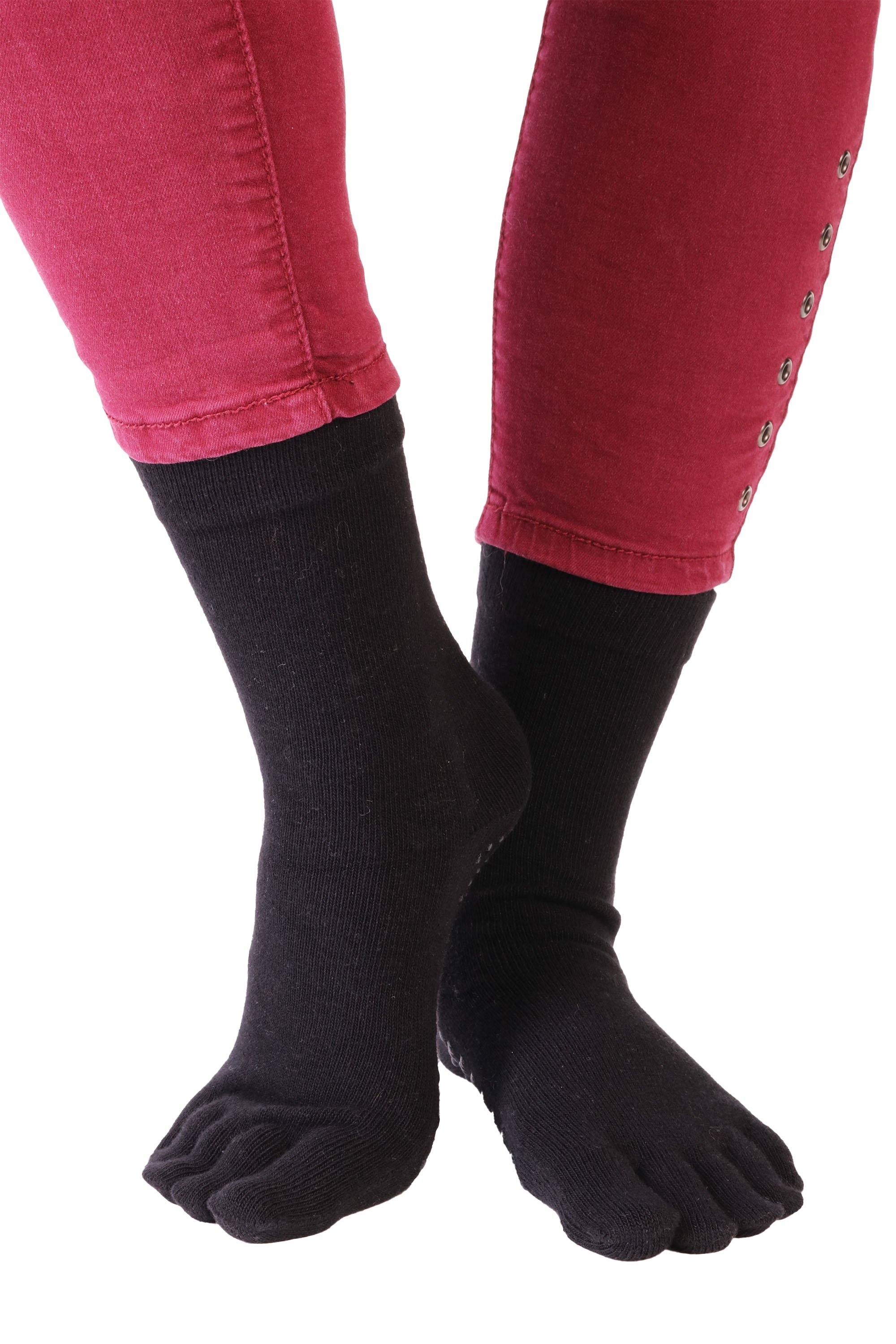 JOHNNY toe socks featuring anti-slip soles in black, designed for comfort and stability for both men and women.