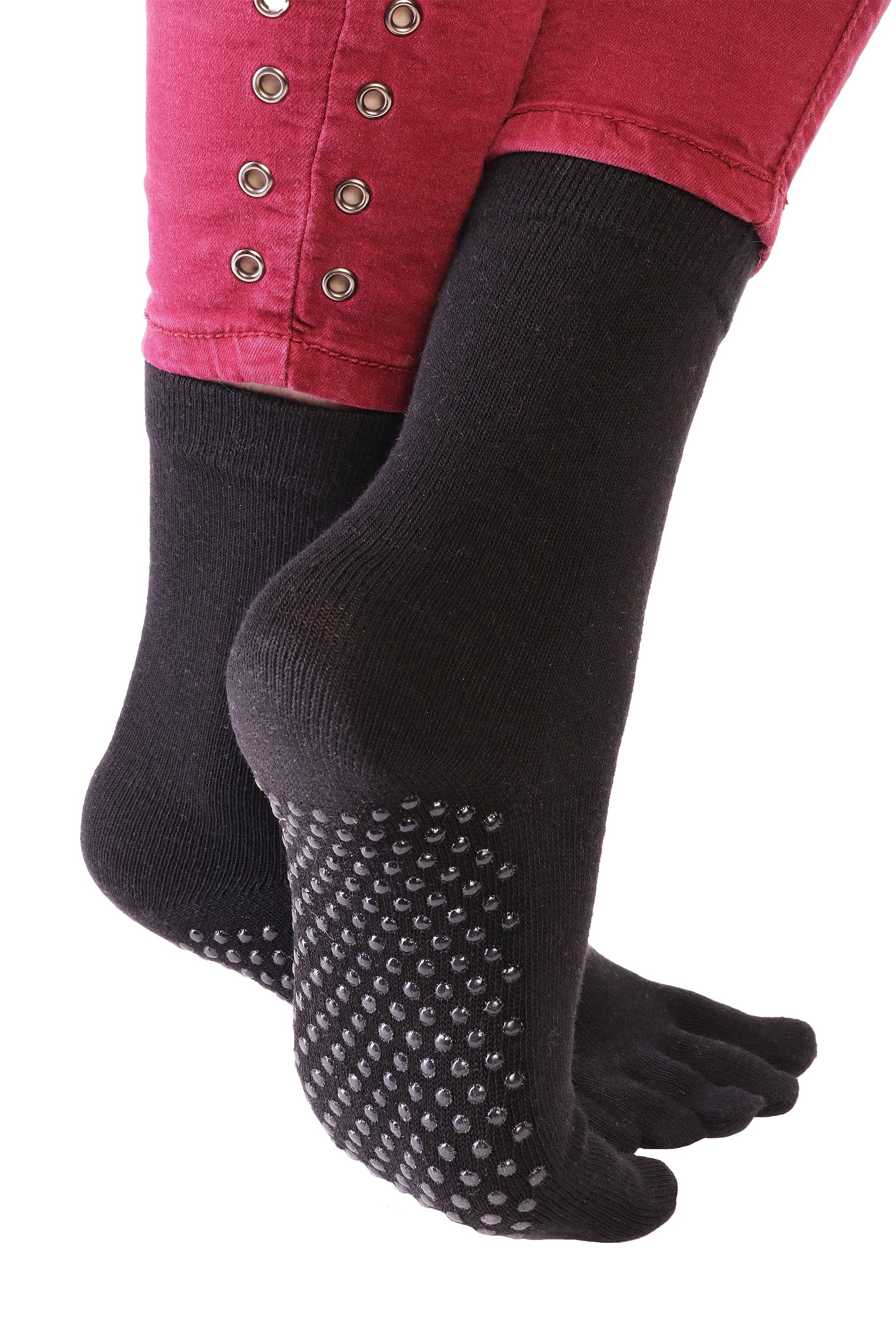 JOHNNY toe socks featuring anti-slip soles in black, designed for comfort and stability for both men and women.