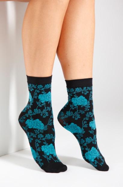 KLAARA 60DEN blue floral pattern socks featuring grey flowers on a black background, perfect for stylish everyday wear.