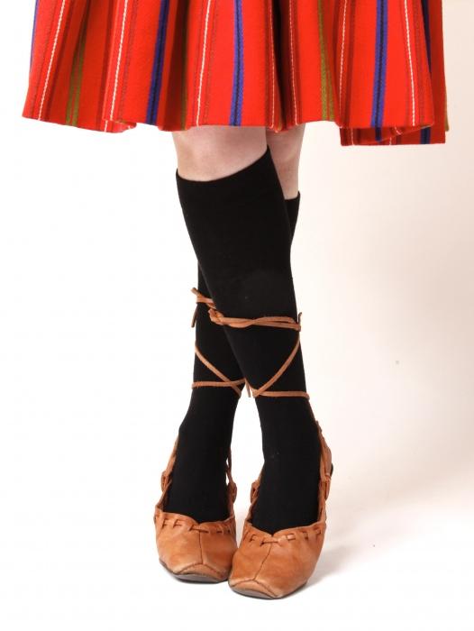 KRISS black cotton knee highs featuring wide ribbing, perfect for folk dancing and everyday wear.