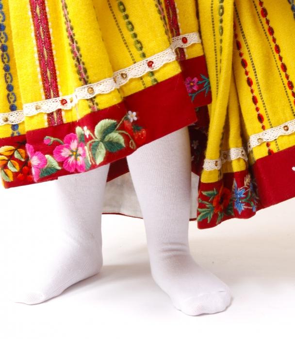 MARIA white tights made from a soft cotton blend, featuring a comfortable gusset, ideal for young folk dancers.