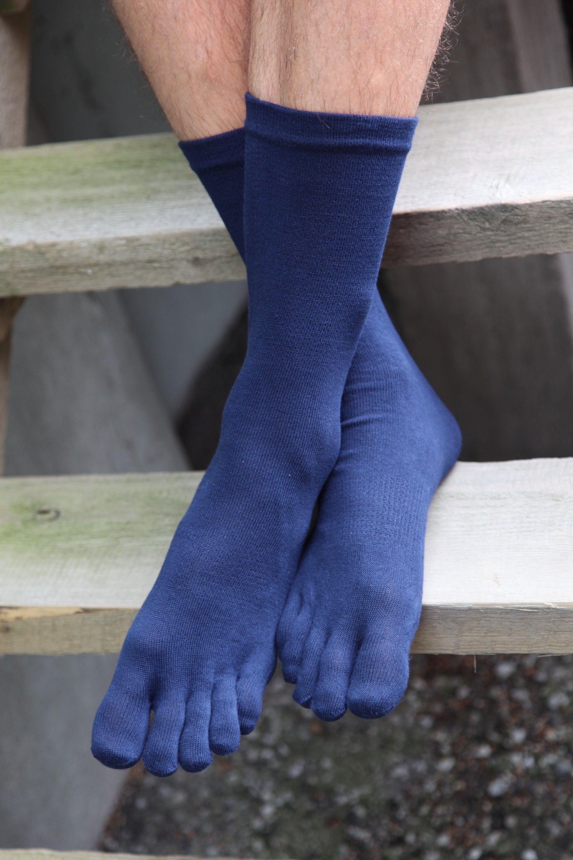 MEN TOES blue toe socks for men, featuring a soft cotton blend in a stylish dark blue color.