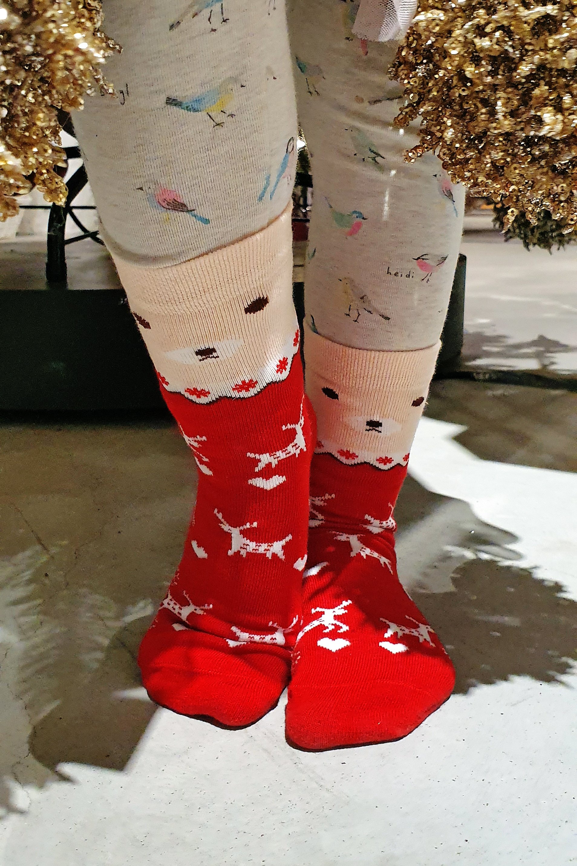 MERRY red cotton socks for children featuring a festive Christmas pattern, perfect for holiday wear.