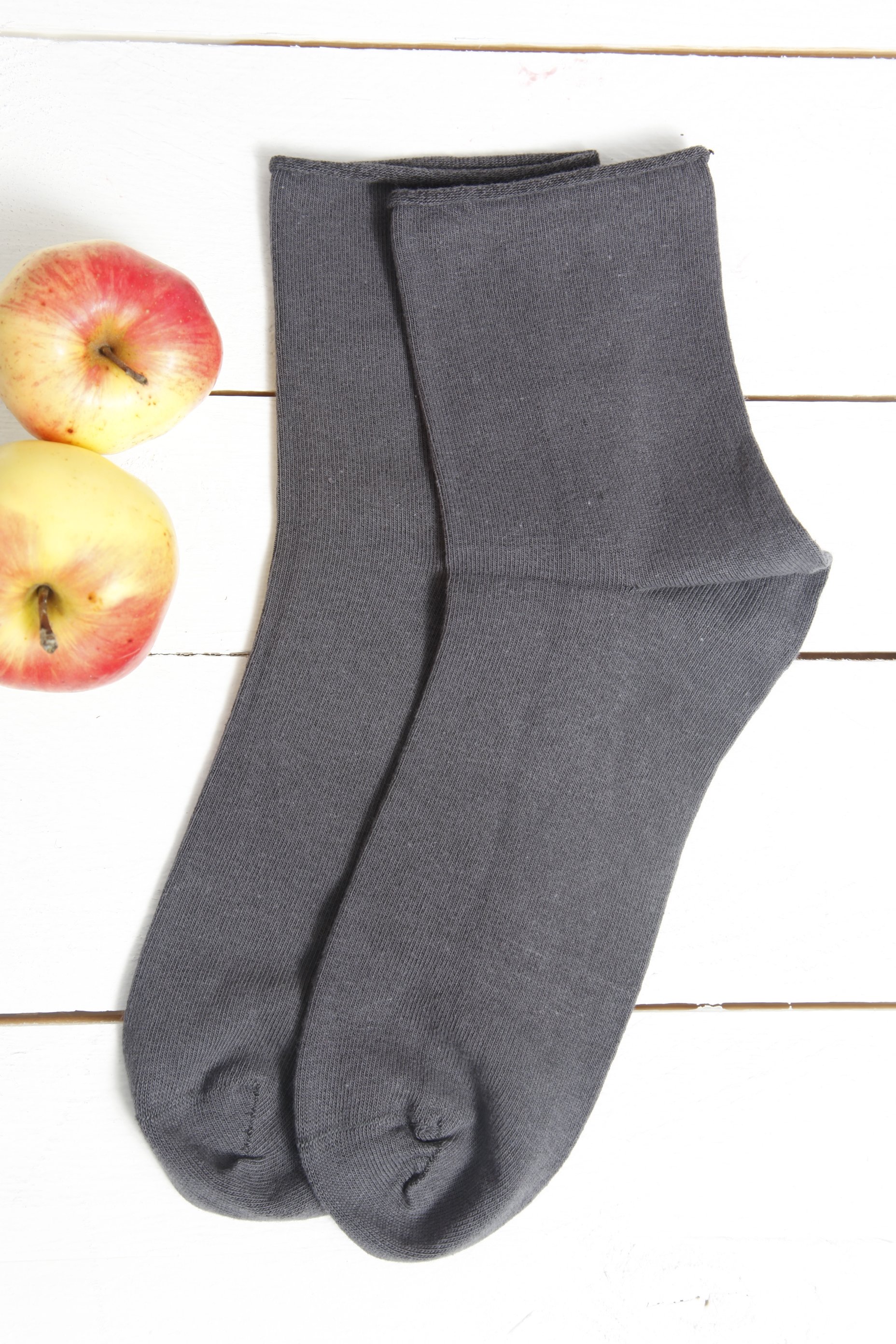 OLEV gray comfort socks made of soft cotton, designed for men, featuring a no rubber edge for enhanced comfort.