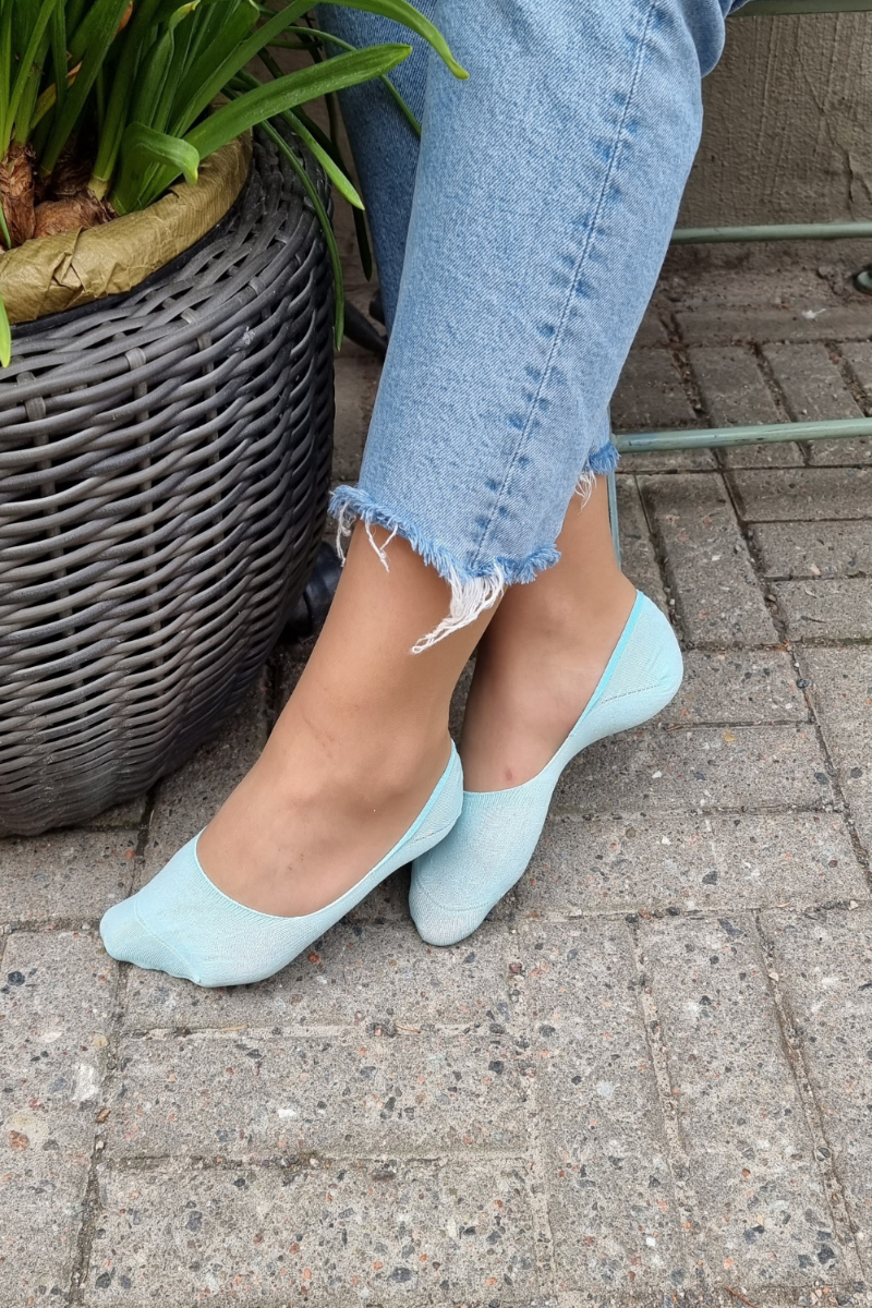 RUN mint blue footies for women, featuring a soft cotton blend and silicone strip to prevent slipping, perfect for sneakers and shoes.