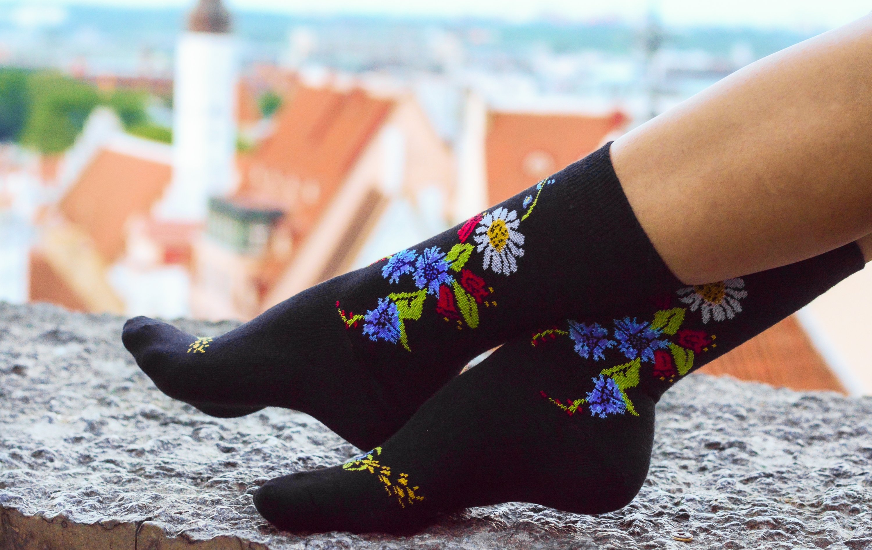 SIRJE cotton socks in black featuring an ethnic flower pattern, showcasing their soft texture and stylish design.