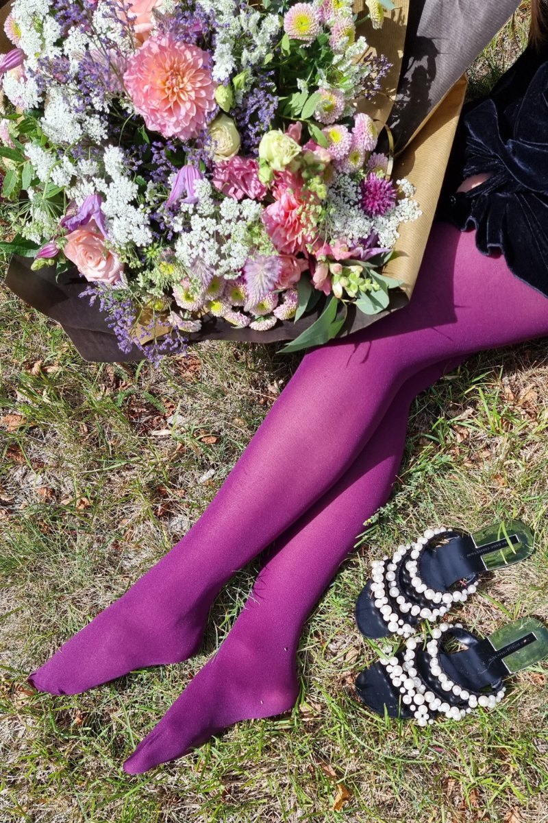 STIINA LILAC 40 DEN tights in purple, showcasing their soft texture and comfortable design.