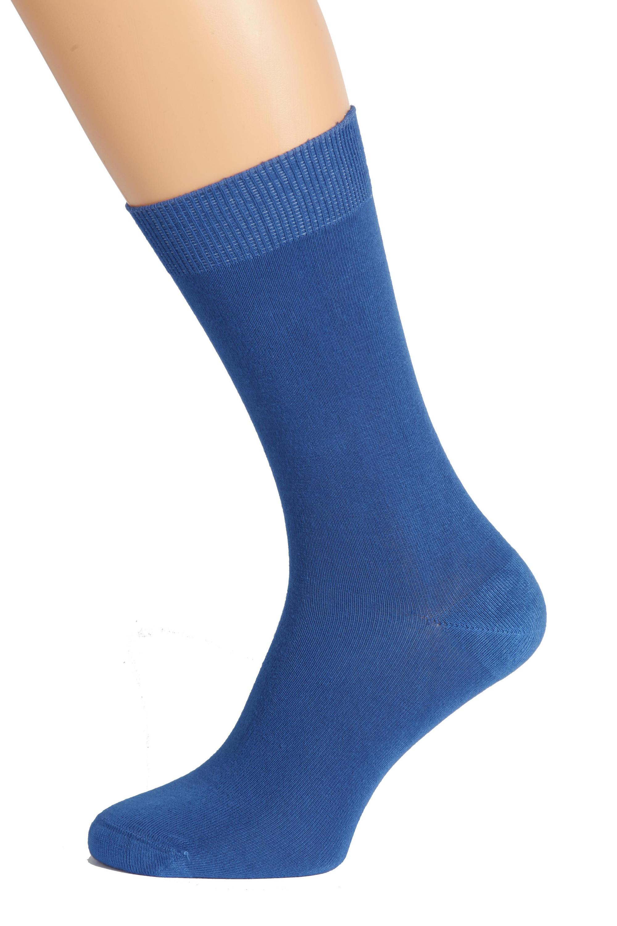 A pair of TAUNO men's blue socks made from soft bamboo viscose, featuring wide ribbing for comfort and style.