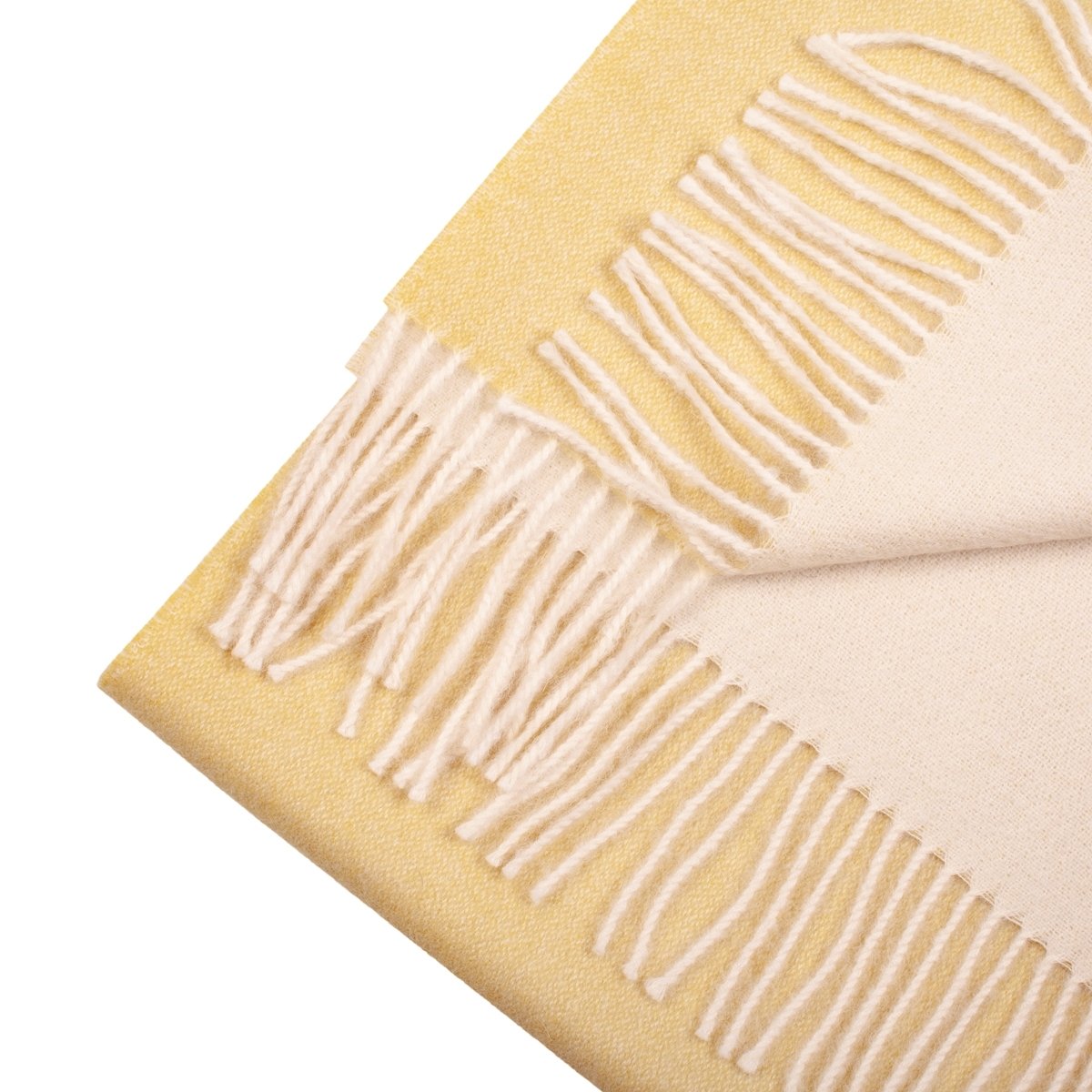 A luxurious yellow-white alpaca wool scarf, showcasing its soft texture and elegant design, perfect for autumn and winter wear.