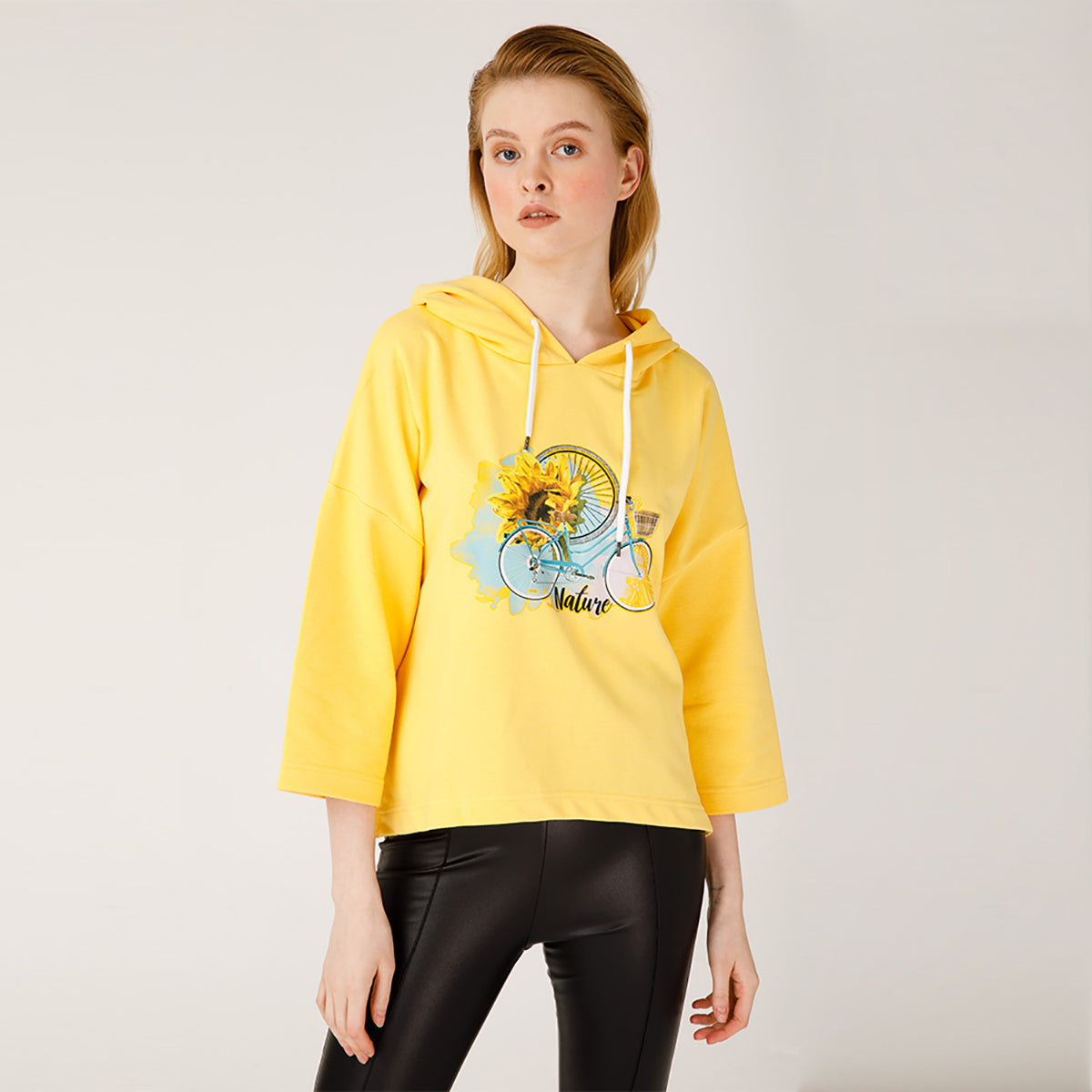 Biggdesign Nature Pullover für Damen, bequemer Hoodie mit Kapuze, aus hochwertiger Baumwolle, ideal für Sport und Freizeit.