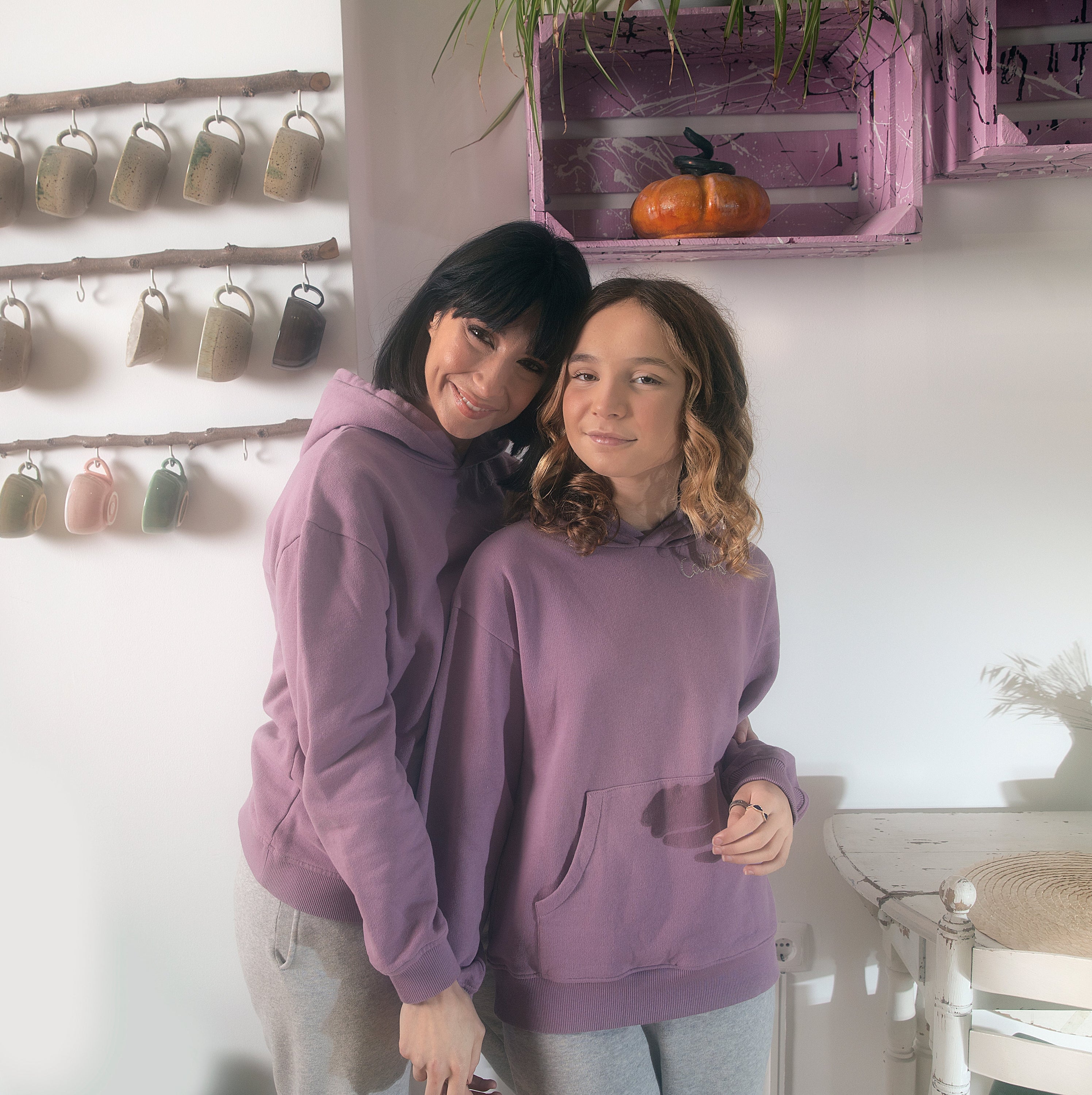 A stylish loose hoodie for women in orchid color, featuring long sleeves, ribbed cuffs, and an embroidered 'California' detail.