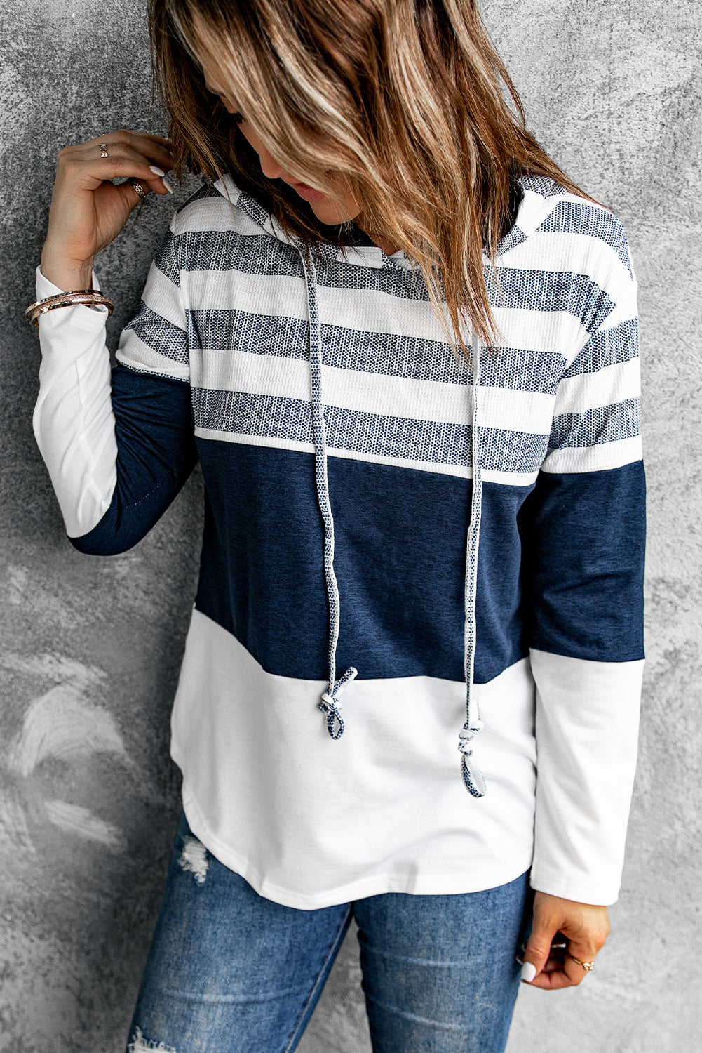 White color block classic pullover drawstring hoodie for women, featuring a stylish design with long sleeves and a comfortable fit.