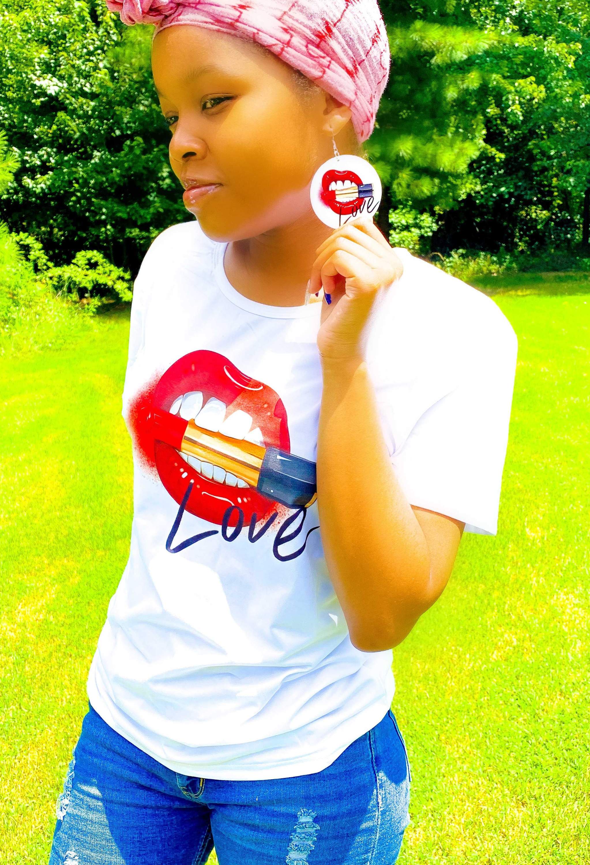 Love, Muahhhh Hoops T-Shirt in white cotton with vibrant front print, showcasing a fun and casual style.