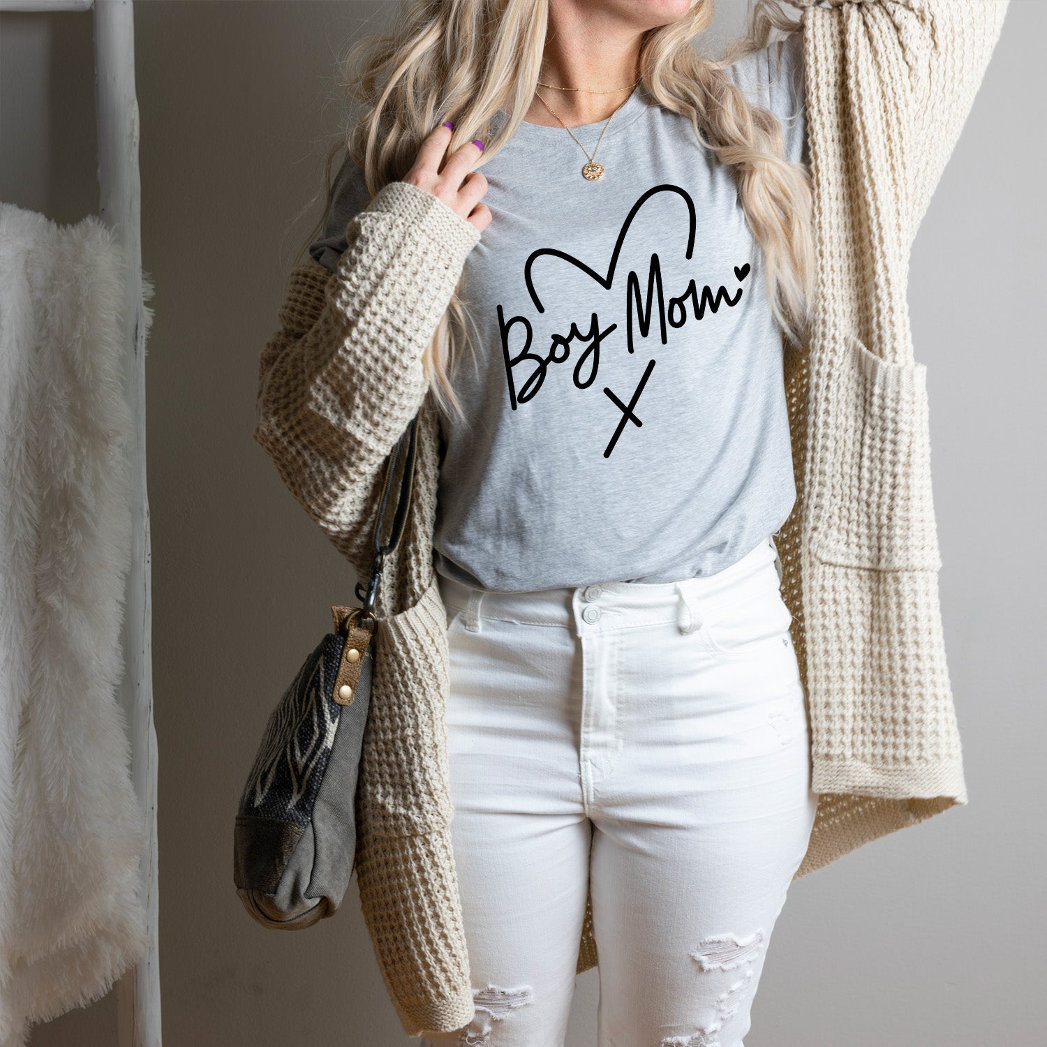 Boy Mom Heart T-shirt featuring a stylish heart design, perfect for proud mothers.