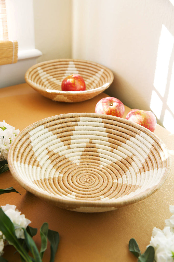 Handmade Rwanda star sisal basket, crafted from natural banana fiber and sisal, featuring intricate weaving patterns and a unique design.