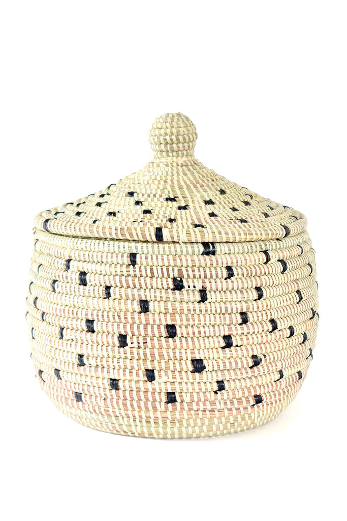 Handcrafted Rwanda warming basket for cookies, made from cattail stalks and plastic strips, featuring a snug-fitting peaked lid.