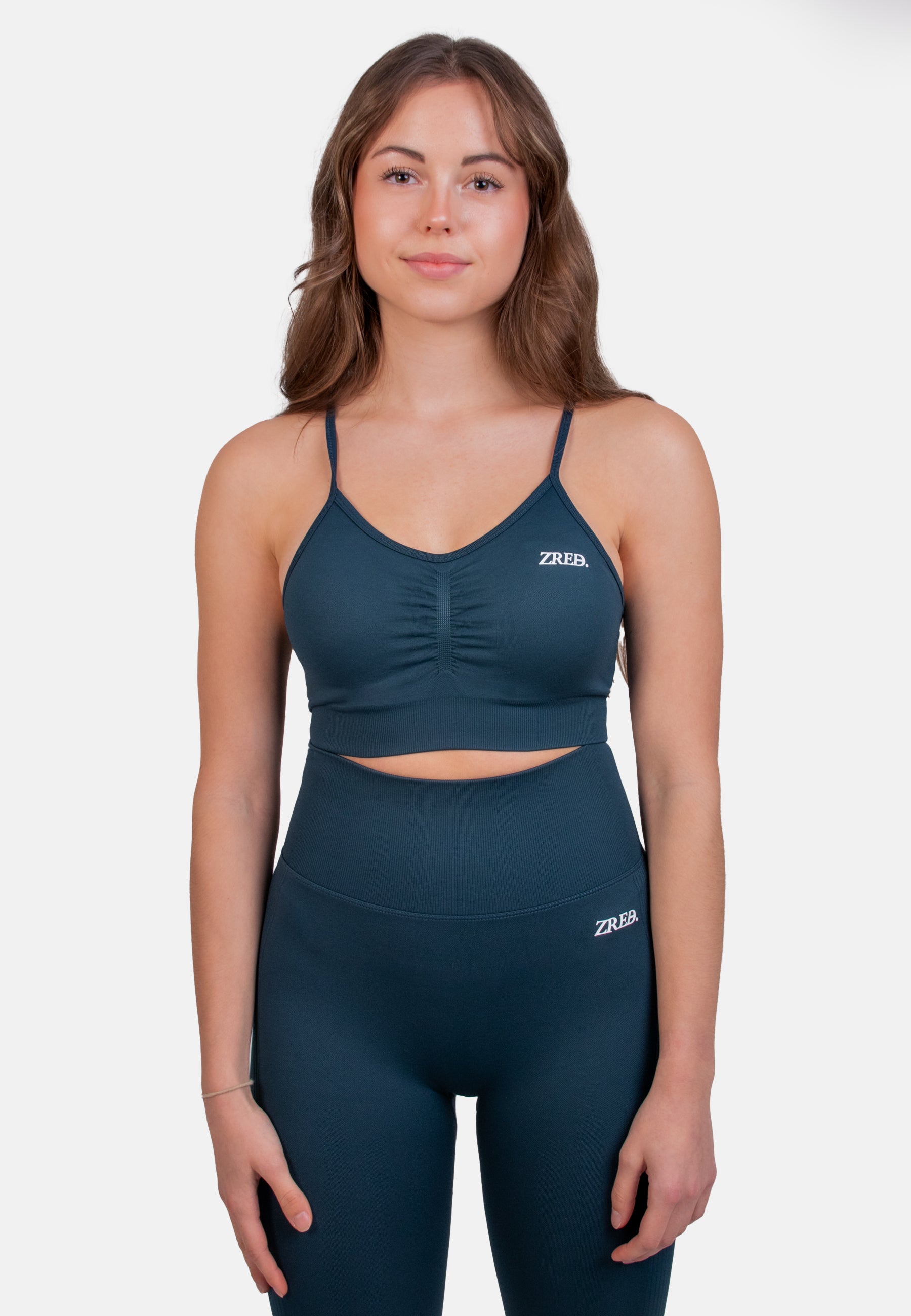 Shape Seamless Sports Bra in Schwarz, nahtloses Design mit verstellbaren Trägern und herausnehmbaren Pads, ideal für Sport und Alltag.