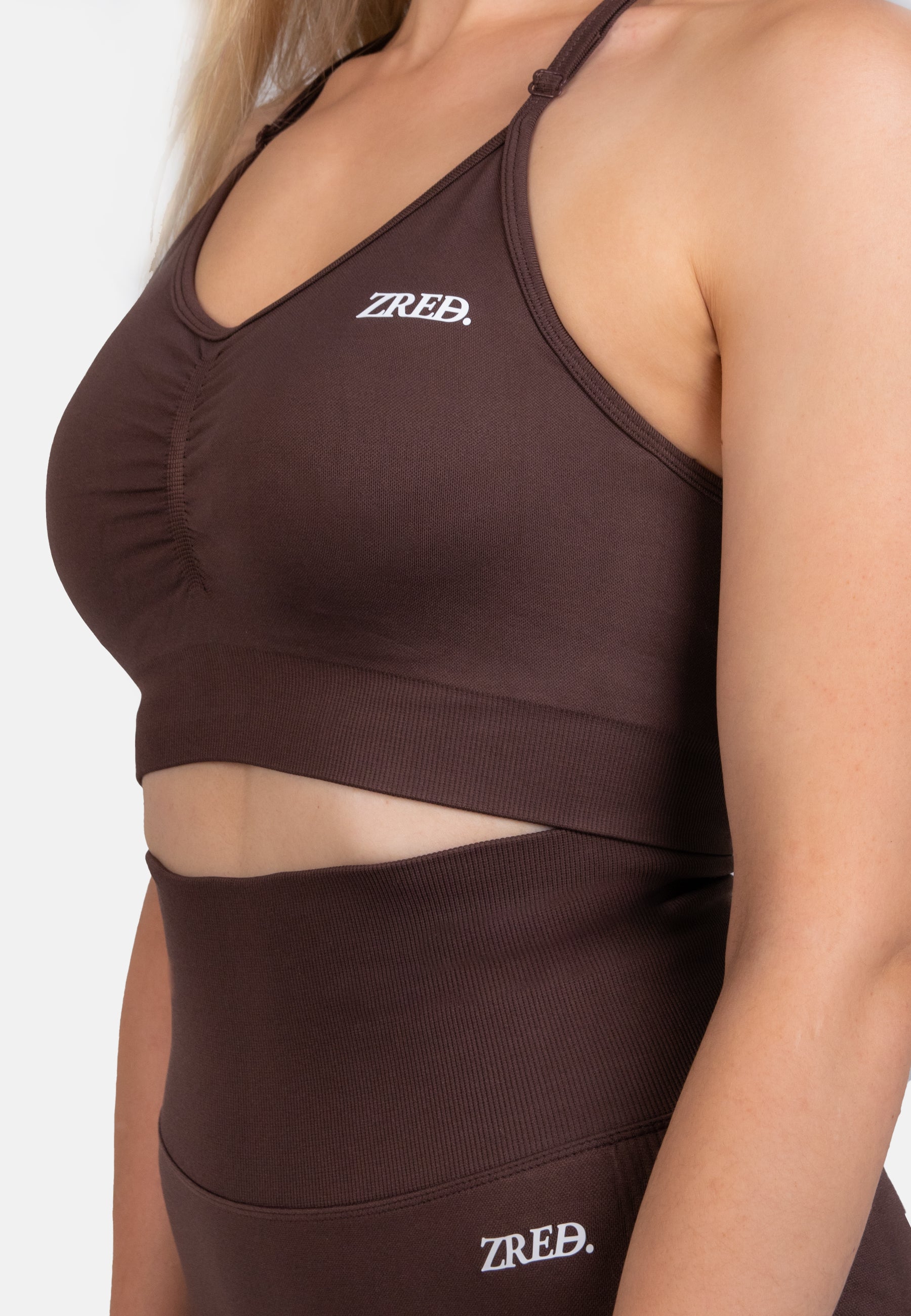 Shape Seamless Sports Bra in Schwarz, nahtloses Design mit verstellbaren Trägern und herausnehmbaren Pads, ideal für Sport und Alltag.