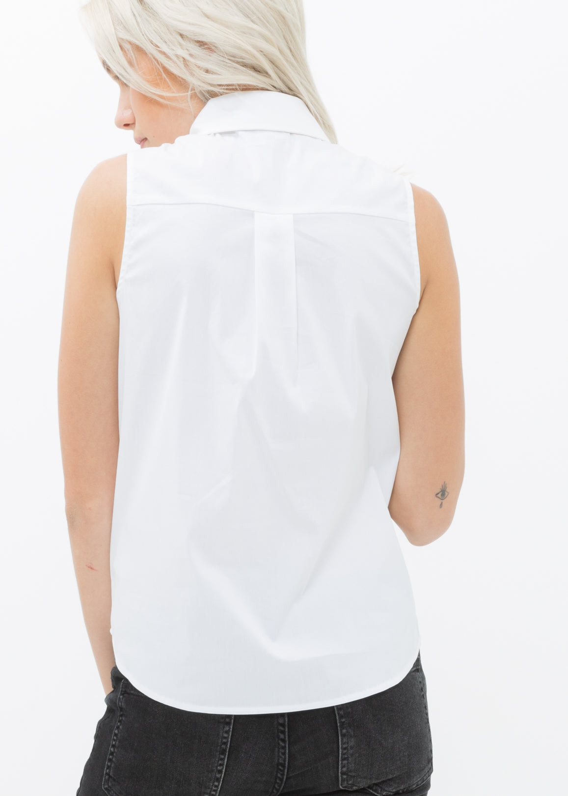 Women's sleeveless button-up shirt with trim detail, made from stretch-cotton blend, perfect for warm weather.