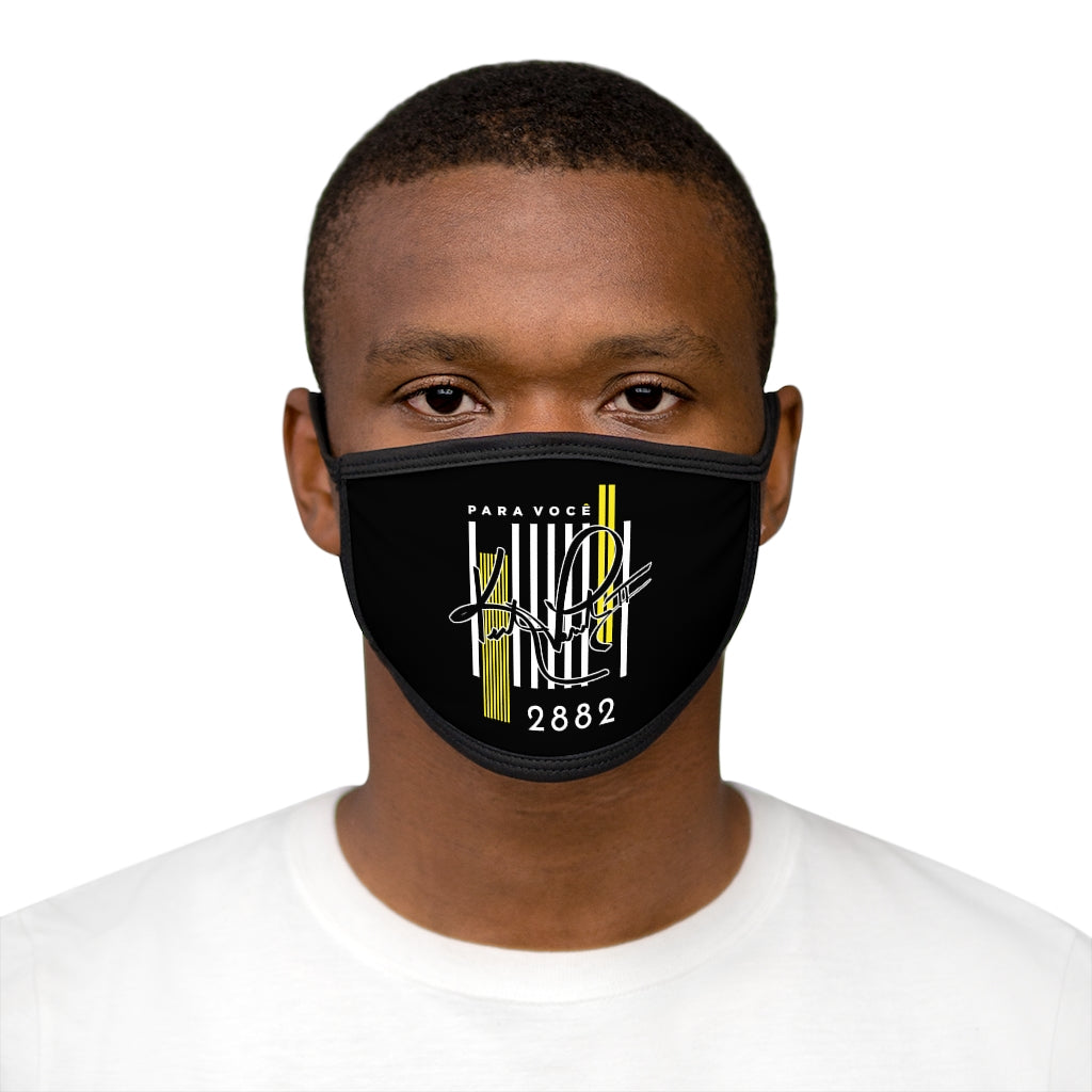 2882Sport™ Para Você Black Face Mask showcasing a sleek design with a polyester exterior and cotton interior, perfect for everyday use.