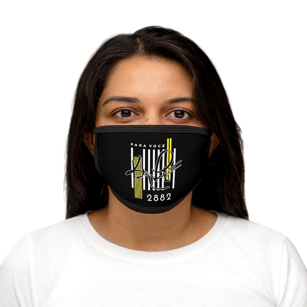 2882Sport™ Para Você Black Face Mask showcasing a sleek design with a polyester exterior and cotton interior, perfect for everyday use.