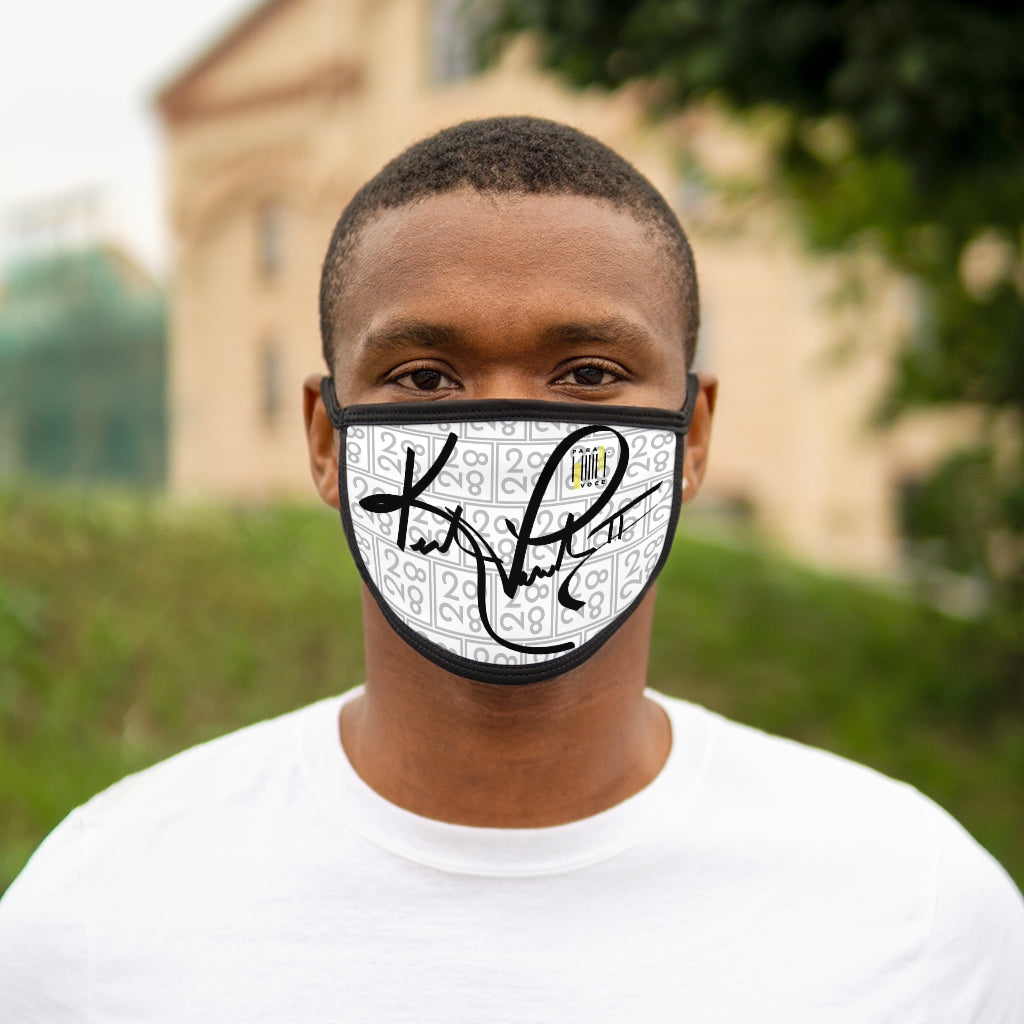 2882Sport™ Para Você Signature Barcode face mask in white, featuring a durable polyester exterior and soft cotton interior, designed for everyday use.